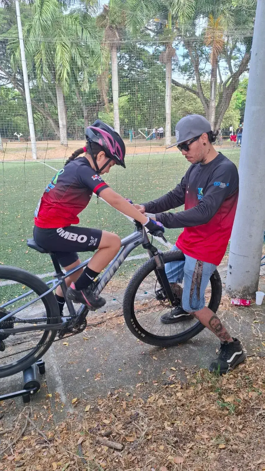 Sofía Gómez en el calentamiento previo al XCO