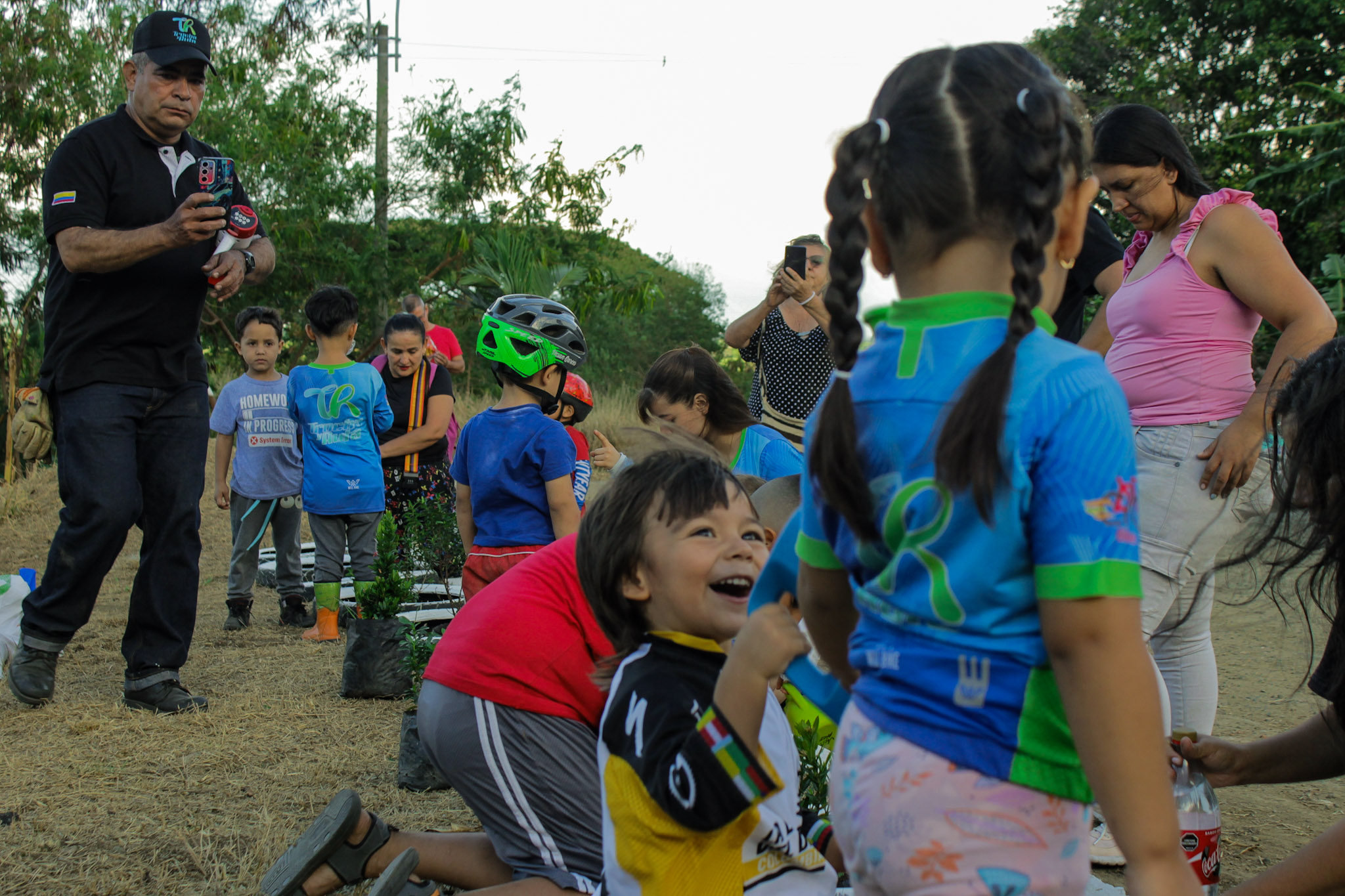 Sembratón en el Pump Track: Trocha y Ruta celebra el Día de la Tierra con 23 árboles — foto 3 de 16